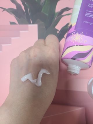 트리마이 주름개선 기능성의 퍼퓸 바디케어, 힐링 베리어 바디크림 3종 택1 — 5점을 준 리뷰어가 2022년 10월 올린 사용 사진