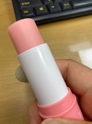 스킨큐어 산다화 카멜리아 안티 링클 멀티밤 — 4점을 준 리뷰어가 2022년 10월 올린 사용 사진