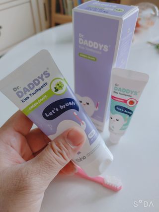 닥터데디스 안심저불소 키즈치약 (라즈베리, 청포도향 중 택 1) 60g +  여행용 미니 치약 15g — 5점을 준 리뷰어가 2022년 7월 올린 사용 사진