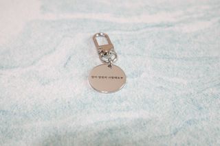 컴바이유 써지컬 각인 키링 [반려동물 인식표, 커플 키링, 가족 키링] — 5점을 준 리뷰어가 2022년 3월 올린 사용 사진