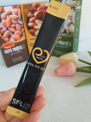 짜먹는 이지견과 짜먹는 이지아몬드, 짜먹는 이지허니피넛, 짜먹는 이지캐슈넛 각 10g X  10포 — 5점을 준 리뷰어가 2021년 2월 올린 사용 사진