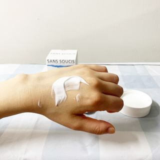 산수시 아쿠아 베네핏 24h 수부지 물광 속건조 수분크림 50ml — 5점을 준 리뷰어가 2021년 7월 올린 사용 사진