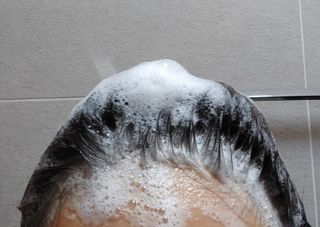 프리마인 더이상 뻣뻣하고 효과없는 탈모샴푸는 NO. 근본부터 케어하는 셀베이스 그린티샴푸(500ml) — 5점을 준 리뷰어가 2023년 1월 올린 사용 사진