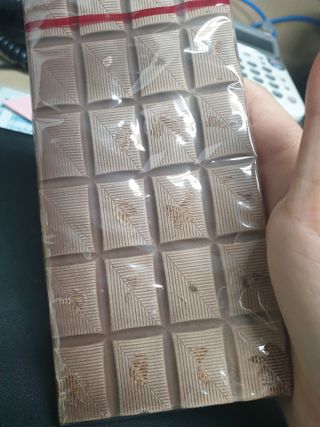 당류2g 자일리톨로 단맛을낸 슈카 퓨어비건 무설탕초콜릿 Xucker vegan 2개입 — 2점을 준 리뷰어가 2021년 4월 올린 사용 사진