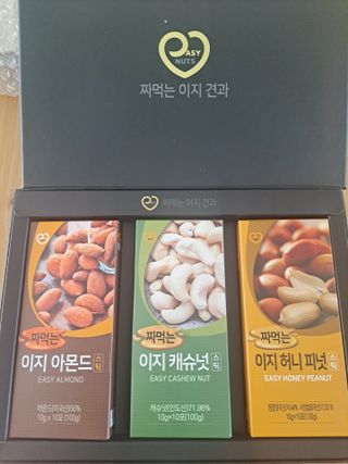 짜먹는 이지견과 짜먹는 이지아몬드, 짜먹는 이지허니피넛, 짜먹는 이지캐슈넛 각 10g X  10포 — 4점을 준 리뷰어가 2021년 4월 올린 사용 사진