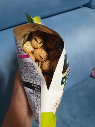 오리온 오징어땅콩의 짭짤고소 신제품, 구운김땅콩 — 5점을 준 리뷰어가 2022년 5월 올린 사용 사진