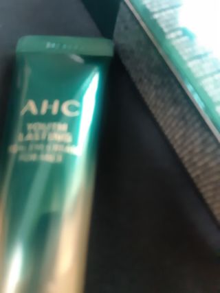 [NEW 탄력유턴 아이크림] AHC 유스 래스팅 리얼 아이크림 포 페이스 — 4점을 준 리뷰어가 2021년 2월 올린 사용 사진