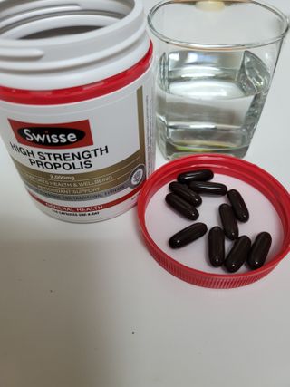 Swisse 스위스 고함량 프로폴리스 2,000mg 210정 — 5점을 준 리뷰어가 2021년 1월 올린 사용 사진