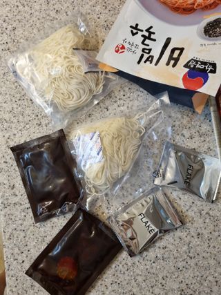 [한면원] 비빔국수 2인분 — 4점을 준 리뷰어가 2022년 8월 올린 사용 사진