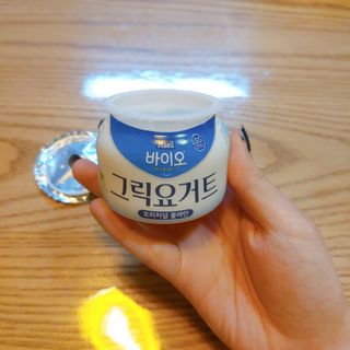 매일바이오 그릭요거트 오리지널 플레인 4개, 로스터리 커피믹스 4개 — 5점을 준 리뷰어가 2021년 12월 올린 사용 사진