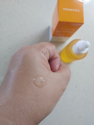 체르엠 스템앤셀 비타민 브라이트닝 에센스 30ml 1개 — 5점을 준 리뷰어가 2021년 10월 올린 사용 사진