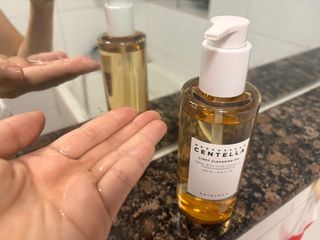 스킨1004 [SKIN1004] 마다가스카르 센텔라 라이트 클렌징 오일 200ml — 5점을 준 리뷰어가 2024년 7월 올린 사용 사진
