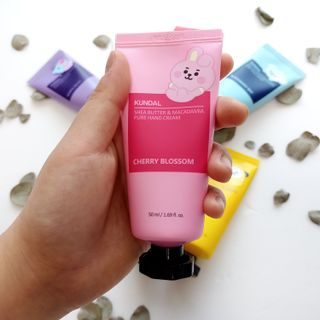 쿤달 BT21 시어버터 앤 마카다미아 퓨어 핸드크림 50ml 7구 기프트 세트 — 5점을 준 리뷰어가 2021년 3월 올린 사용 사진