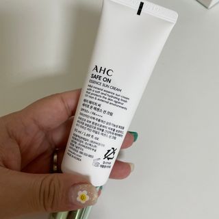 [AHC] 세이프온 에센스 선크림 올리브영 스페셜 증정 기획세트 — 5점을 준 리뷰어가 2022년 6월 올린 사용 사진