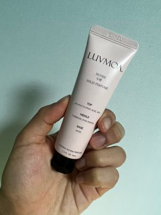 러브모아 향수 고체향수 승무원 고체향수 바르는 향수 니치향수 도손 우드세이지 앤 씨솔트 — 5점을 준 리뷰어가 2022년 11월 올린 사용 사진