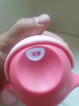 유비맘 트라이탄 코니빨대컵_컬러 랜덤 발송 — 5점을 준 리뷰어가 2021년 2월 올린 사용 사진