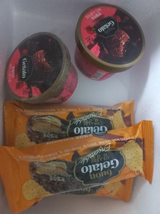 롯데제과 본젤라또 비스킷&바닐라카라멜바, 본젤라또 베리쇼콜라컵 — 4.5점을 준 리뷰어가 2021년 11월 올린 사용 사진
