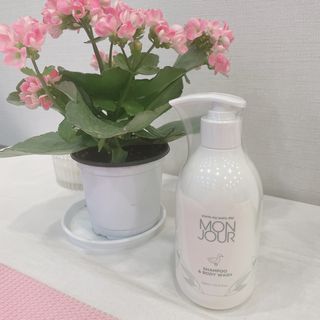 토박스코리아 몽쥬르 유아 샴푸앤워시 300ml — 5점을 준 리뷰어가 2021년 5월 올린 사용 사진