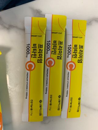 서울약사신협 프리미엄비타민C1000_2.5G x 100포 — 5점을 준 리뷰어가 2021년 5월 올린 사용 사진
