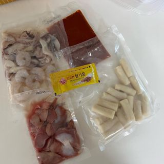 화끈한녀석들 새오똥400g 새우,오징어,똥집 볶음요리 소스,밀떡, 참기름 포함 — 5점을 준 리뷰어가 2022년 11월 올린 사용 사진