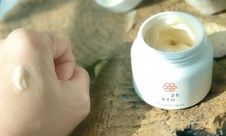 AYU25[아유트웬티파이브]다마스크로즈워터 베이스 천연 수분 촉촉 크림 — 5점을 준 리뷰어가 2021년 4월 올린 사용 사진