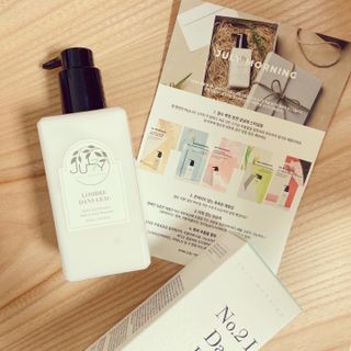 줄라이 모닝 _ JULY MORNING 줄라이모닝 하이드레이팅 퍼퓸드 바디앤핸드 에멀젼 — 5점을 준 리뷰어가 2021년 9월 올린 사용 사진