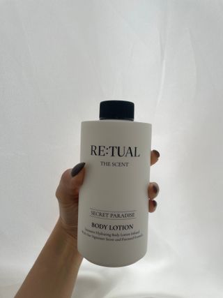 레츄얼 더 센트 바디로션 시크릿 파라다이스(500ml) — 4.5점을 준 리뷰어가 2022년 10월 올린 사용 사진