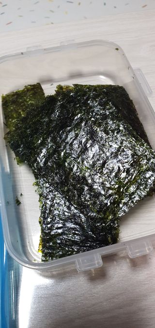 [해림맛김] 들기름에 구운 바삭바삭 김 4종 세트 + 1종 랜덤발송 총5개입 — 5점을 준 리뷰어가 2021년 2월 올린 사용 사진
