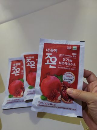 농업회사법인조은 유기농 석류 NFC 착즙주스 70ml 30포 — 4.5점을 준 리뷰어가 2021년 10월 올린 사용 사진