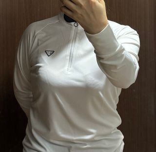 다운블로우 여자 스포츠 골프웨어 반집업 긴팔 티셔츠 DB 9005 (화이트) — 5점을 준 리뷰어가 2024년 10월 올린 사용 사진