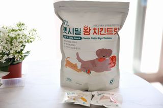 [펫시밀] 원물그대로 영양듬뿍 동결건조 왕북어트릿300g,왕치킨트릿400g,열빙어트릿300g 대용량 간식 — 5점을 준 리뷰어가 2023년 5월 올린 사용 사진