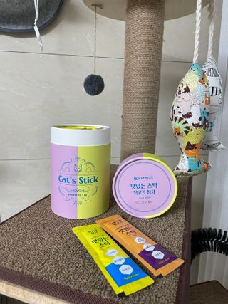 페페로니 맛있는 스틱 - 무항생제 닭고기 15개 + 원양선 참치 15개 — 5점을 준 리뷰어가 2021년 8월 올린 사용 사진
