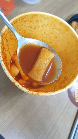 유비쿡 컵떡볶이 매운컵떡볶이2개/ 짜장컵떡볶이 2개  총 4개세트 — 5점을 준 리뷰어가 2021년 6월 올린 사용 사진