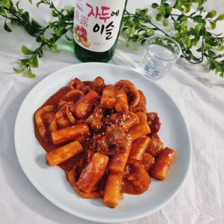화끈한녀석들 새오똥400g 새우,오징어,똥집 볶음요리 소스,밀떡, 참기름 포함 — 5점을 준 리뷰어가 2022년 11월 올린 사용 사진