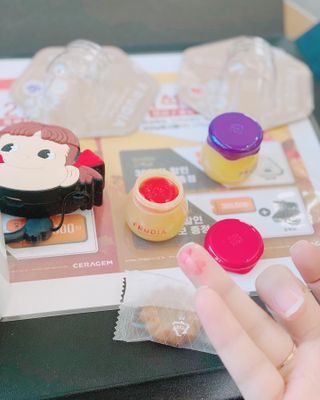 [후르디아] 올리브영 꿀과즙 립밤 2종 (블루베리/석류) — 5점을 준 리뷰어가 2022년 11월 올린 사용 사진