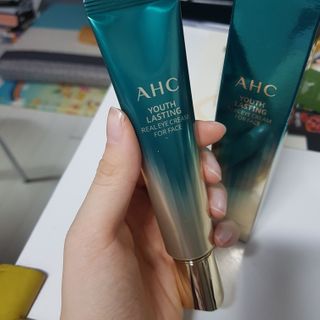 [NEW 탄력유턴 아이크림] AHC 유스 래스팅 리얼 아이크림 포 페이스 — 5점을 준 리뷰어가 2021년 1월 올린 사용 사진