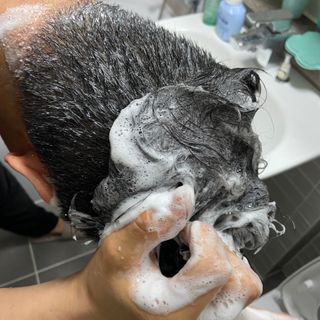 프리마인 더이상 뻣뻣하고 효과없는 탈모샴푸는 NO. 근본부터 케어하는 셀베이스 그린티샴푸(500ml) — 5점을 준 리뷰어가 2023년 4월 올린 사용 사진
