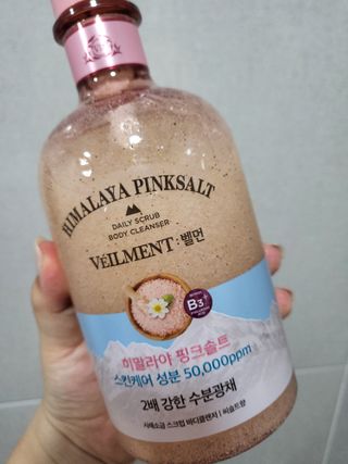 벨먼 내추럴스파 수분광채 스크럽 바디워시 600ml 5종 — 3점을 준 리뷰어가 2022년 5월 올린 사용 사진