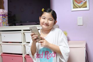 아카라 조명 스위치를 누워서 끄는 방법 (스마트 조명 스위치 2구 + 무선 리모트 스위치 1구 T1, 스마트 허브 E1) — 4.5점을 준 리뷰어가 2021년 11월 올린 사용 사진