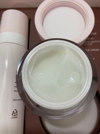 프리마인 바르기만 하면 철벽 스킨케어+24시간 마스크팩 효과. 셀라브 리제너레이팅 시스템 부스터+크림 세트 — 4.5점을 준 리뷰어가 2023년 4월 올린 사용 사진