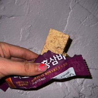 씨알푸드 건강기능식품 6년근 홍삼 함유, 바로먹는 홍삼바 30g 12개입 — 3.5점을 준 리뷰어가 2022년 3월 올린 사용 사진