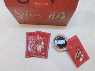 서울약사신협_프리미엄 6년근 홍삼진액_70mlx30포 — 5점을 준 리뷰어가 2021년 2월 올린 사용 사진