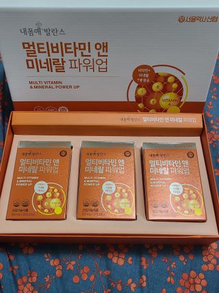 서울약사신협_내몸애발란스멀티비타민앤미네랄파워업_800mg x 90정 — 5점을 준 리뷰어가 2021년 5월 올린 사용 사진