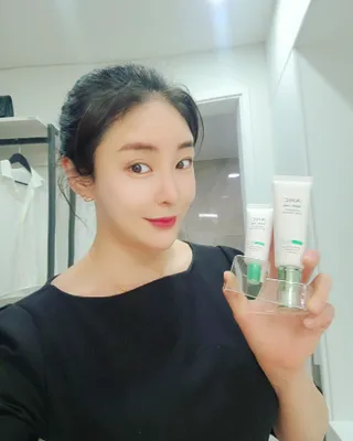[AHC] 세이프온 에센스 선크림 올리브영 스페셜 증정 기획세트 — 5점을 준 리뷰어가 2022년 6월 올린 사용 사진