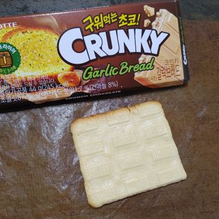 롯데제과 크런키 갈릭브레드 — 4점을 준 리뷰어가 2021년 10월 올린 사용 사진