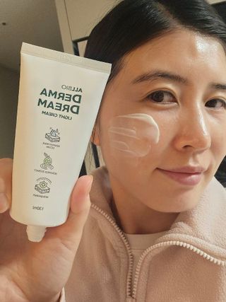 ★스마트 스토어 [올바이오] 더마크림 라이트 크림 130ml 저자극 보습 가려움개선 — 5점을 준 리뷰어가 2025년 1월 올린 사용 사진