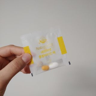 네이처셋 멀티비타민 종합비타민팩 1개월분 — 3.5점을 준 리뷰어가 2021년 7월 올린 사용 사진