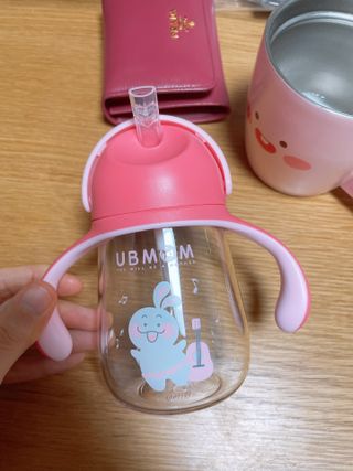 유비맘 트라이탄 코니빨대컵_컬러 랜덤 발송 — 4점을 준 리뷰어가 2021년 3월 올린 사용 사진