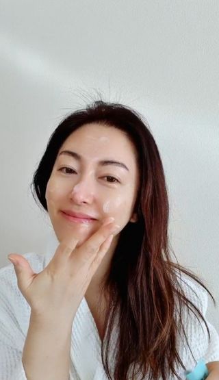 오투에니원 화이트 스완 갈락토미세스 비타민 C 워터 슬리핑 마스크 — 5점을 준 리뷰어가 2022년 12월 올린 사용 사진