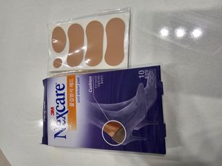 3M 넥스케어 물집방지쿠션테이프 1매 + 물집방지패드 10매 — 5점을 준 리뷰어가 2024년 4월 올린 사용 사진